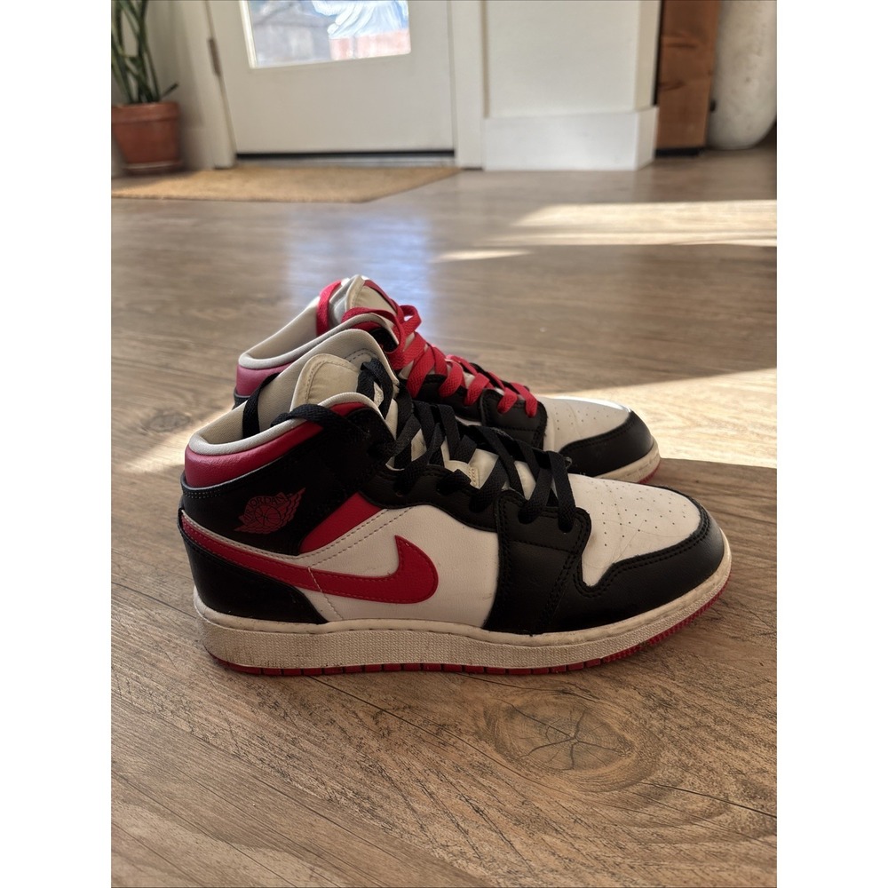 Air Jordan 1 Mid White Very Berry GS Youth Basketball Shoes Size 6 Y 554725-016‎